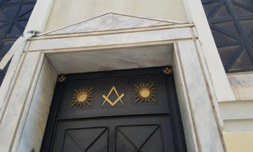 Θεσσαλονίκη: Μανιακός με μπαλτά επιτέθηκε σε μασονική στοά (upd)